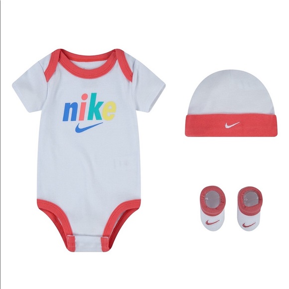 Nike Size 0-6M 3 Piece Beanie Hat, Bodysuit & Booties Set Red/White NEW - Picture 4 of 5